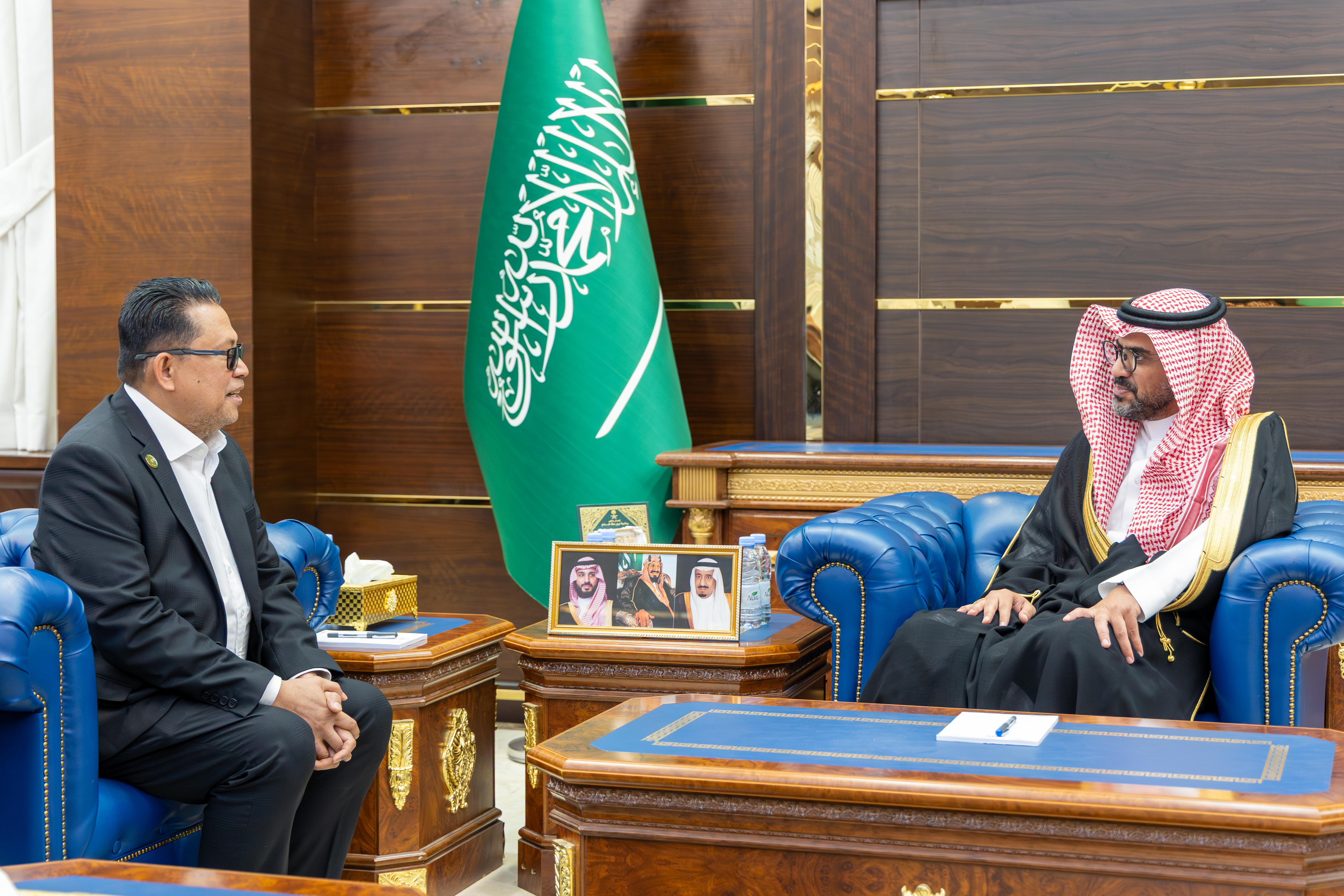 رئيس الجامعة الإسلامية يستقبل رئيس برلمان منطقة بانجسامورو ذاتية الحكم في جمهورية الفلبين